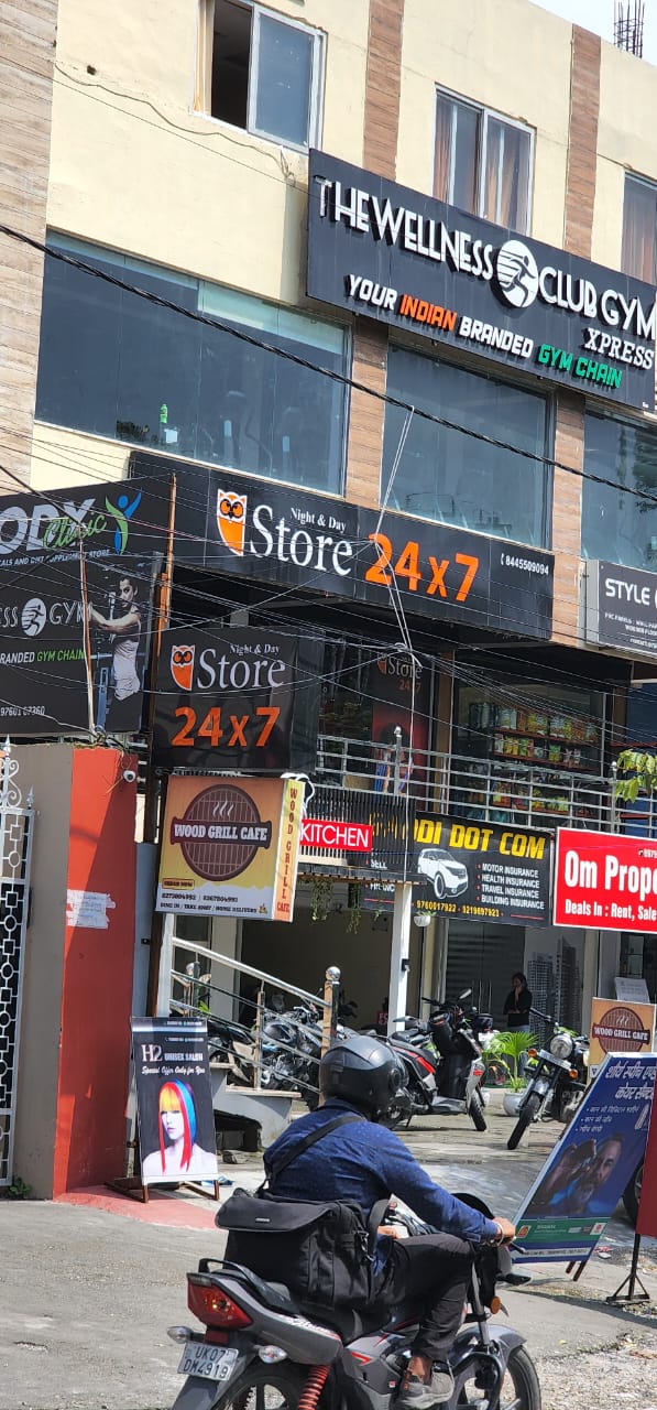 Unipoles & Fancy Signages 